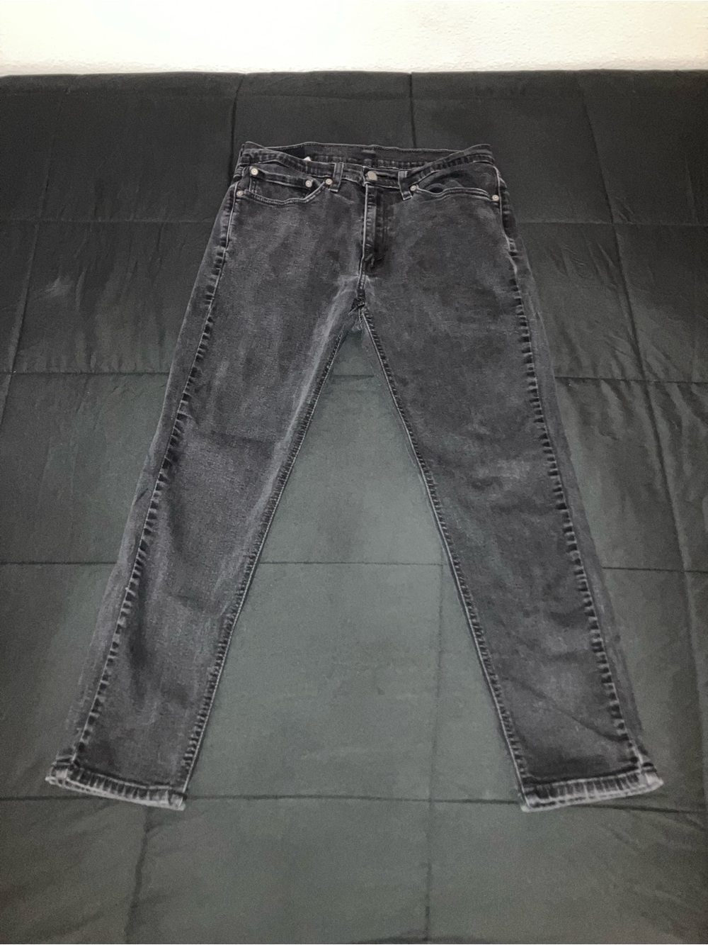 Men’s Levi’s black slim jeans